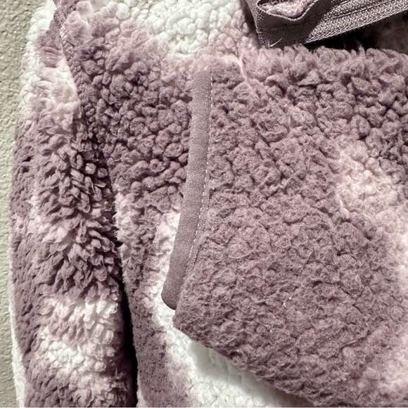 Livoutdoor Life-Integrity-Earth Sherpa Long Sleeve Kangaroo Sweatshirt in EUC - Picture 4 of 7